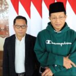 Menag Nasaruddin Umar (kanan) didampingi Sekjen Kemenag Kamaruddin Amin (kiri) di Bandara Soetta.