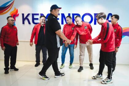 Menpora Dito Ariotedjo menerima audiensi Federasi Sepakbola Mini Indonesia (FSMI) di kantor Kemenpora. Foto: Kemenpora
