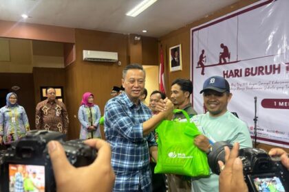 Peringati May Day 2025, BPJS Ketenagakerjaan Sewilayah Jakarta Timur Serahkan 580 Paket Sembako