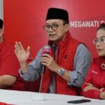 Wakil Ketua DPD PDIP Jawa Timur Budi Sulistyono (tengah). Foto: Ist