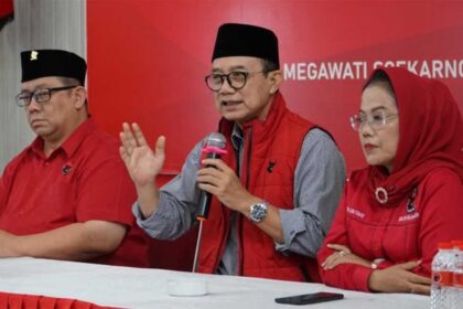 Wakil Ketua DPD PDIP Jawa Timur Budi Sulistyono (tengah). Foto: Ist
