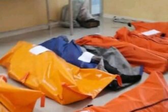 Kantong jenazah 11 korban tewas saat pemusnahan amunisi tak layak pakai di Garut, Jawa Barat, Senin pagi.