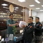 Pelimpahan berkas perkara mantan Ketua PN Surabaya, Rudi Suparmono ke Pengadilan Tindak Pidana Korupsi (Tipikor) Jakarta. Foto: Puspenkum Kejaksaan Agung