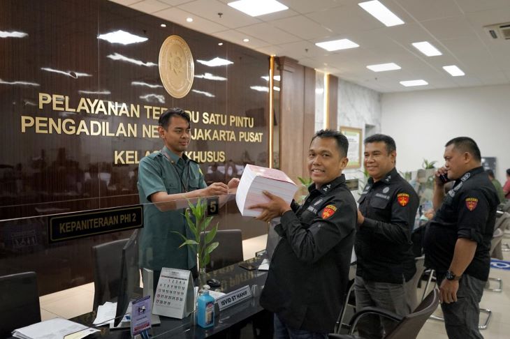 Pelimpahan berkas perkara mantan Ketua PN Surabaya, Rudi Suparmono ke Pengadilan Tindak Pidana Korupsi (Tipikor) Jakarta. Foto: Puspenkum Kejaksaan Agung