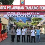 Deputi Bidang Komunikasi dan Informasi (Kominfo) Kemenko Polhukam, Marsekal Muda TNI Eko Dono Indarto beserta jajaran saat mengunjungi Polres Pelabuhan Tanjung Perak dan Badan Kesatua olitik (Bakesbangpol) Provinsi Jawa Timur, Senin (12/5/2025). Foto: Kemenko Polkam