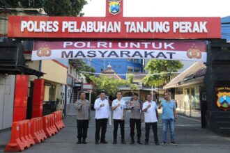 Deputi Bidang Komunikasi dan Informasi (Kominfo) Kemenko Polhukam, Marsekal Muda TNI Eko Dono Indarto beserta jajaran saat mengunjungi Polres Pelabuhan Tanjung Perak dan Badan Kesatua olitik (Bakesbangpol) Provinsi Jawa Timur, Senin (12/5/2025). Foto: Kemenko Polkam