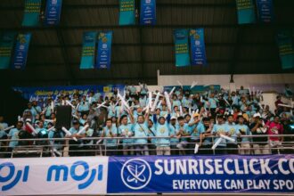 Suasana riuh supporter Jakarta Electric PLN menggema di GOR Sritex, Solo, Sabtu (3/5/2025), membawa energi positif yang membakar semangat para tim dalam pertandingan Final Four PLN Mobile Proliga 2025.