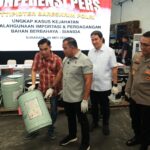 Barang bukti perdagangan Ilegal sianida. Foto: Humas Polri