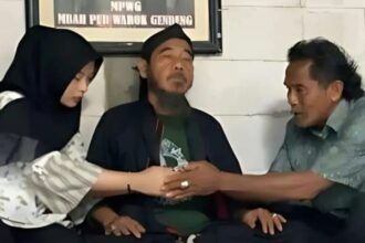Aksi damai lantaran penonton mencolek bagian sensitif dari penari perempuan saat acara berlangsung di Desa Tugurejo, Kecamatan Sawoo, Kabupaten Ponorogo, Jawa Timur. Foto: Tankap layar IG @medsoszone