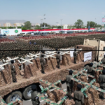 Defile pasukan Houthi Yaman lengkap dengan rudal dan drone. Foto: Houthi Media