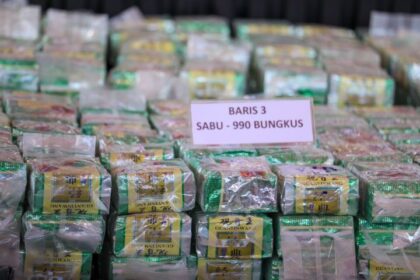 Barang bukti narkoba yang dipamerkan dalam konferensi pers di Dermaga Bea Cukai Tanjung Uncang, Batam, Kepulauan Riau, Senin (26/5/2025). Foto: Kemenko Polkam
