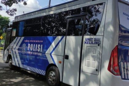 Layanan SIM keliling untuk warga Bekasi sudah kembali tersedia hari ini. Foto: Polri