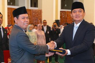 Ketua DPD Sultan B Najamudin melantik Mohammad Iqbal, sebagai Sekjen DPD di Gedung Nusantara IV, Senin (19/5/2025). Foto: DPD