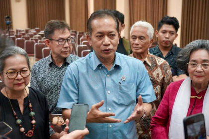Wamenkop Ferry Juliantono bersama eks Menteri Pemberdayaan Perempuan Meutia Hatta yang juga adalah anak kandung Bung Hatta. Foto: Dok Kemenkop