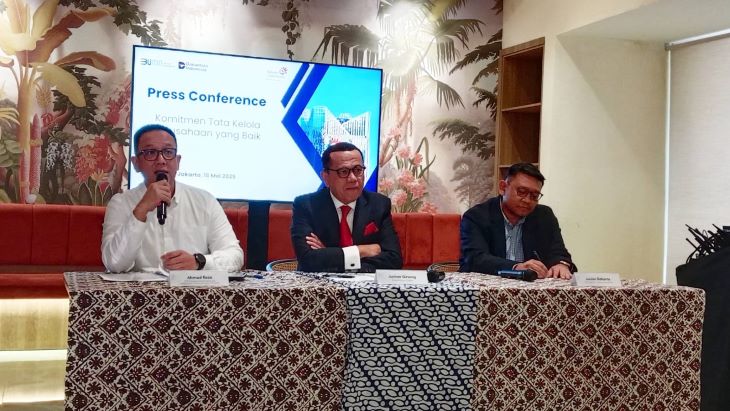 SVP Group Sustainability & Corporate Communication Ahmad Reza (kiri) dalam jumpa pers di kawasan Jakarta Selatan, Jumat (16/5/2025). Foto: Yudha Krastawan/ipol.id