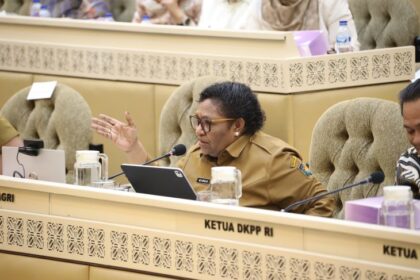 Wamendagri Ribka Haluk menjelaskan langkah mitigasi Kementerian Dalam Negeri terhadap potensi berulangnya pelaksanaan Pemungutan Suara Ulang atau PSU. Foto: Kemendagri
