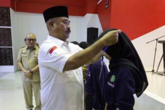 Bupati Kukar, Edi Damansyah membuka secara resmi Binlat bagi calon mahasiswa PKN STAN, di ruang serbaguna Dispora, Selasa (6/5/2025).