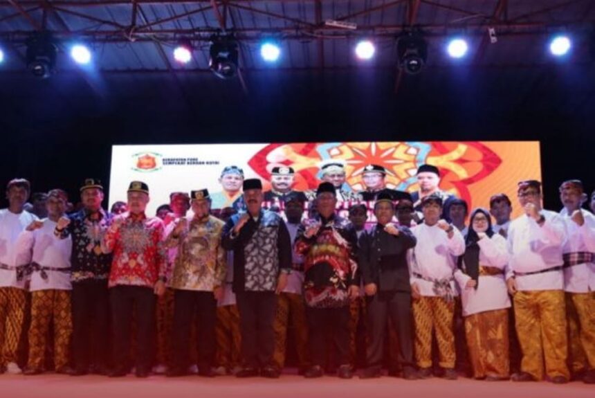 Pelantikan pengurus cabang Sempekat Keroan Kutai Kecamatan Loa Kulu yang berlangsung di Lapangan Sepak Bola Kecamatan Loa Kulu