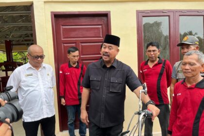 Bupati Kukar Edi Damansyah meresmikan Bank Sampah Asri di Kelurahan Bukit Biru, Kecamatan Tenggarong.
