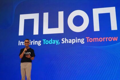 CEO Nuon Aris Sudewo saat acara penyampaian inisiatif strategis dan rencana bisnis tahun 2025 “Reshaping Indonesia’s Play”. Foto: Telkom Indonesia