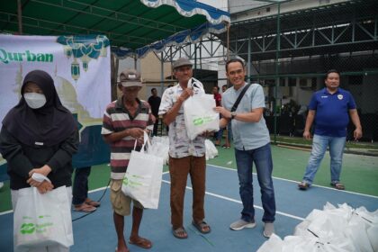 PT Pegadaian Kanwil XI Semarang melaksanakan kegiatan penyembelihan dan distribusi hewan kurban. Foto: Ist