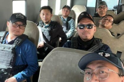 Proses evakuasi tujuh perwira (pekerja) dari wilayah rawan konflik di Timur Tengah, khususnya dari Basra, Irak. Proses evakuasi ini dilakukan sebagai langkah antisipatif terhadap meningkatnya ketegangan geopolitik di kawasan. Foto: Dok Pertamina