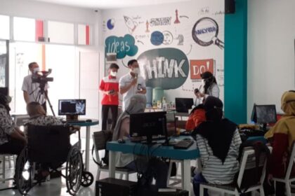Pelatihan digital dan pendampingan bisnis terstruktur bagi pelaku UMKM penyandang disabilitas. Foto: Telkom Indonesia