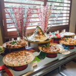 Aneka jajanan tradisional khas Betawi pada Wisata Gastronomi The 1O1 Hotel Jakarta Sedayu Darmawangsa. (Alidrian Fahwi/ipol.id)