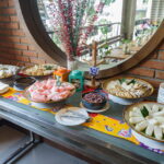 Aneka jajanan tradisional khas Betawi pada Wisata Gastronomi The 1O1 Hotel Jakarta Sedayu Darmawangsa. (Alidrian Fahwi/ipol.id)