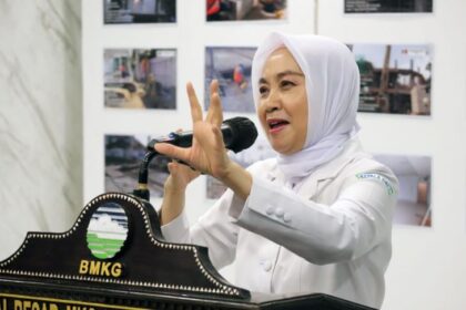 Plt Kepala BMKG Dwikorita Karnawati saat memberikan sambutan dalam peresmian Gedung Sistem Operasional InaTEWS BMKG di Kuta, Bali, Sabtu (14/6/2025). Foto: Ist