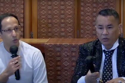 Mantan Mendikbudristek Nadiem Makarim bersama Hotman Paris Hutapea. Foto: ipol.id