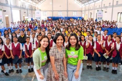 Foto Bersama dengan Peserta Hers for Her