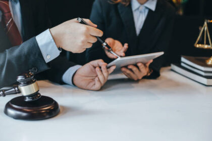 Ilustrasi, Bantuan Subsidi Upah (BSU) BPJS Ketenagakerjaan kembali hadir di tahun 2025. Foto: Istcok @AmnajKhetsamtip