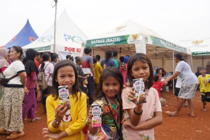BAZNAS BAZIS DKI salurkan bantuan untuk korban kebakaran di Kapuk Muara, Jakarta Utara. (dok. BAZNAS BAZIS DKI)