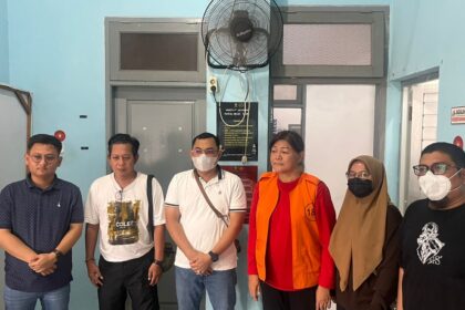 Bronan terpidana kasus penipuan, Eksi Anggraini saat diamankan oleh Satgas SIRI Kejaksaan Agung dan Kejati Jatim. Foto: Puspenkum Kejaksaan Agung