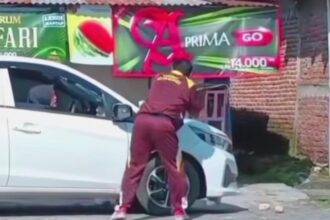 Heboh Video Diduga Selingkuh, Suami di Bojonegoro Ngamuk Rusak Mobil Istri. Foto: Tangkap layar IG @bojonegoro.24jam