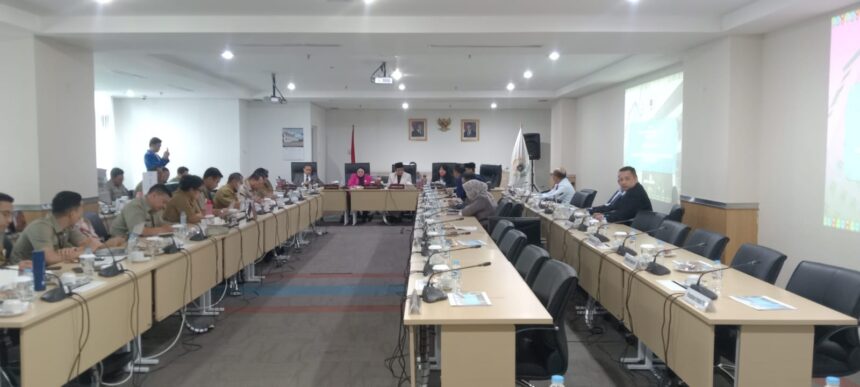 Wakil ketua DPRD DKI Jakarta, Ima Mahdiah saat rapat bersama Bapemperda DKI Jakarta.(Foto Sofian/ipol.id)