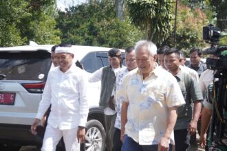 Gubernur Jawa Barat Kang Dedi Mulyadi (KDM) dan pengusaha nasional Tomy Winata adu cepat naik tangga di Cianjur Selatan Jawa Barat.