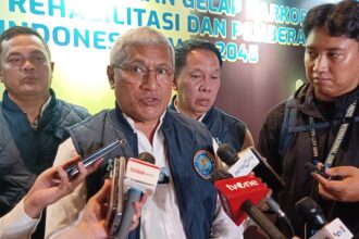 Kepala Badan Narkotika Nasional Republik Indonesia (BNN RI), Komjen Marthinus Hukom bersama jajaran dalam memperingati Hari Anti Narkotika Internasional (HANI) 2025 di Taman Mini Indonesia Indah (TMII) Jakarta, Kamis (26/6/2025) malam. Foto: Joesvicar Iqbal/ipol.id