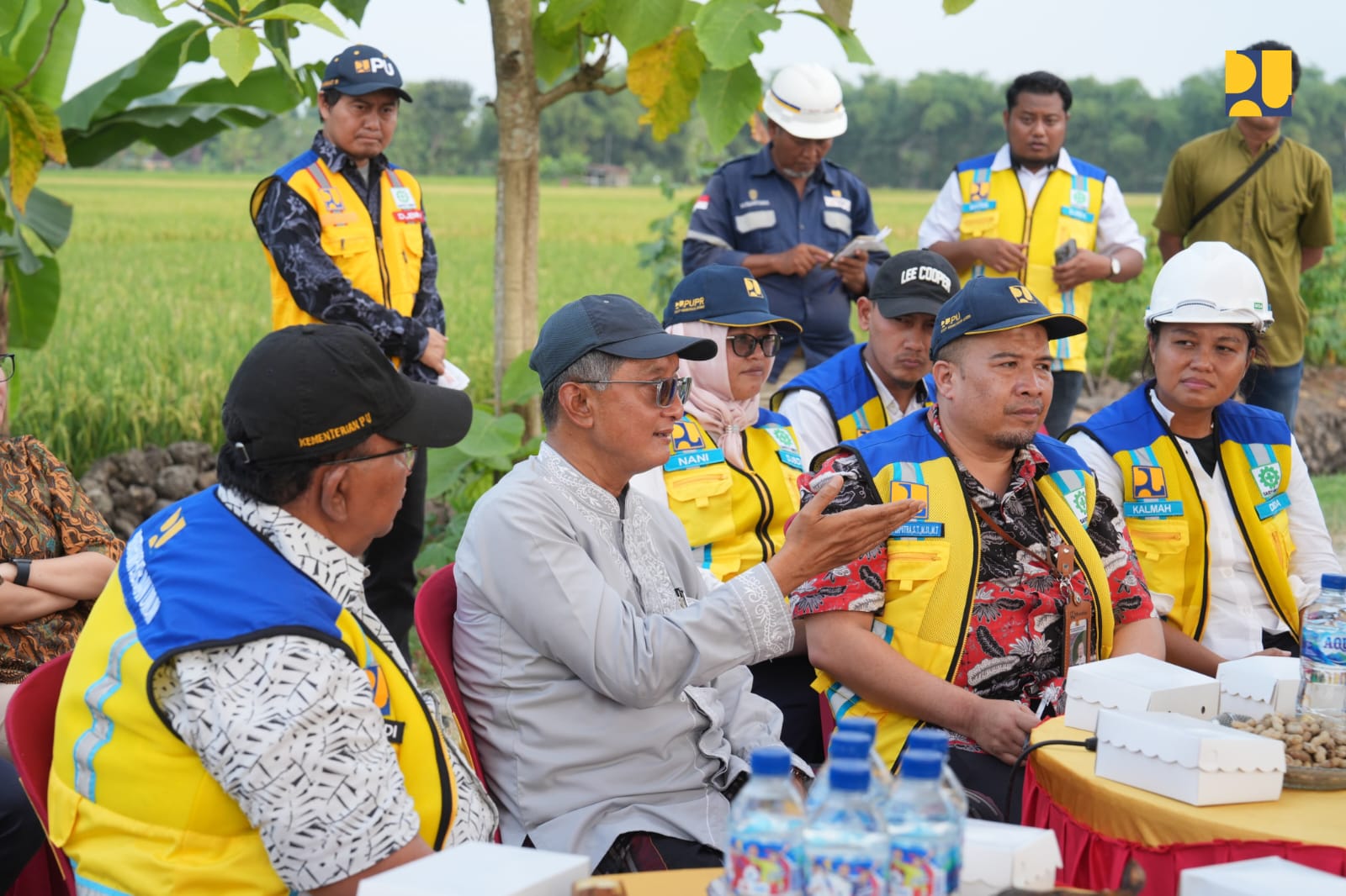 Menteri Pekerjaan Umum Dody Hanggodo saat meninjau Daerah Irigasi (DI) Pondok di Kabupaten Ngawi, Jawa Timur, Jumat (27/6/2025). Foto: Dok Kementerian Pekerjaan Umum 