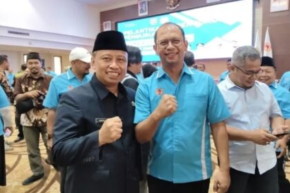 Herik Yosiswardinata (ka) bersama Wali Kota Depok Supian Suri. Foto: dok ist Ipol.id