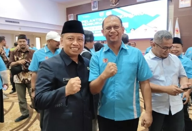 Herik Yosiswardinata (ka) bersama Wali Kota Depok Supian Suri. Foto: dok ist Ipol.id