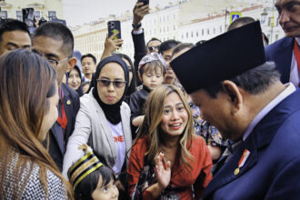 Kedatangan Presiden Republik Indonesia Prabowo Subianto di hotel tempatnya bermalam di St. Petersburg, Federasi Rusia, pada Rabu, 18 Juni 2025. Foto: BPMI Setpres