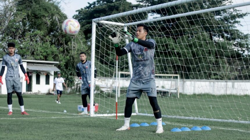 Kiper madura united