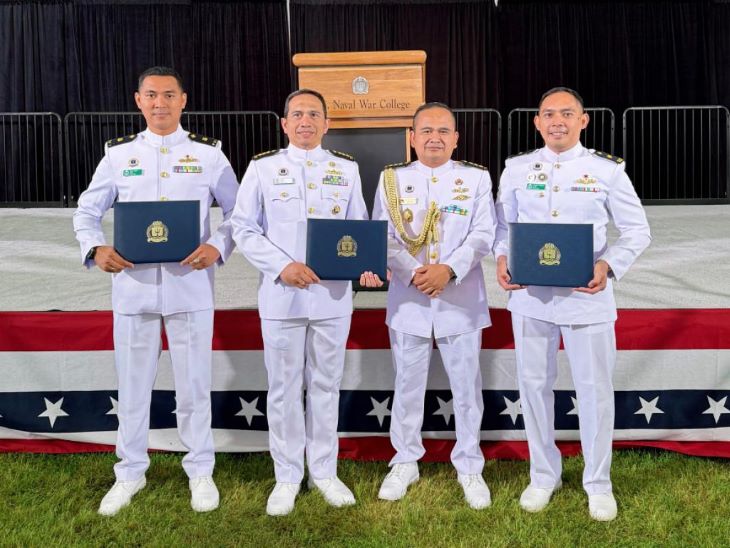 Tiga perwira tinggi TNI AL berhasil lulus dari pendidikan militer di AS.