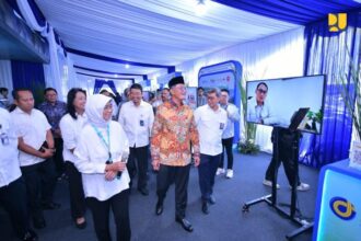 Menteri PU Dody Hanggodo (batik coklat) saat mengunjungi Creative Infrastructure Financing (CreatIFF) di Jakarta. (Dok Kementerian PU)