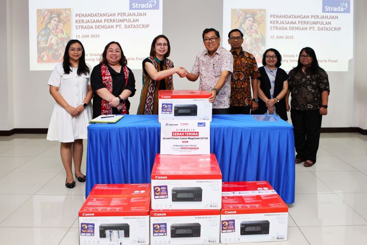 Tampak acara serah terima donasi printer oleh Canon-PT Datascrip kepada Perkumpulan Strada di Jakarta, pada akhir pekan ini. Foto: Datascrip