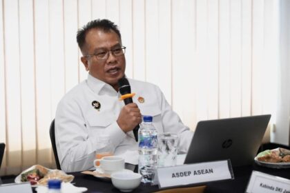 Asisten Deputi Koordinasi Kerjasama ASEAN Kemenko Polkam, Abdullah Zulkifli pada rapat di Jakarta, Selasa (3/5/2025). kemenko Polkam