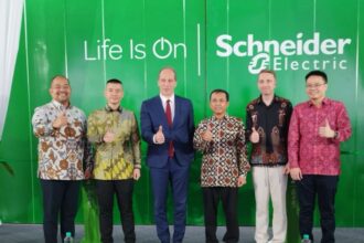 Kementerian Perindustrian memberikan apresiasi tinggi kepada PT Schneider Electric Indonesia atas keberhasilan pembangunan pabrik ketiga di Cikarang. Foto: Kemenperin