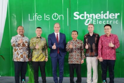 Kementerian Perindustrian memberikan apresiasi tinggi kepada PT Schneider Electric Indonesia atas keberhasilan pembangunan pabrik ketiga di Cikarang. Foto: Kemenperin